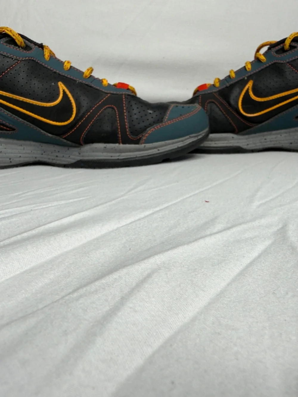 Nike Black and Yellow Women's Dual Fusion TR2 Athletic Shoes with Teal Accents